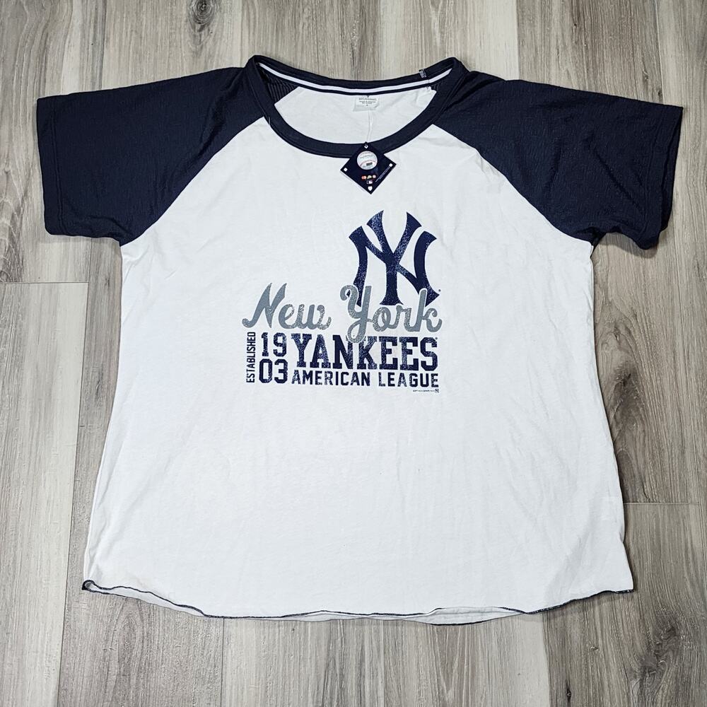 New York Yankees T-Shirt Women's 2 White Soft As A Grape Short Sleeve New